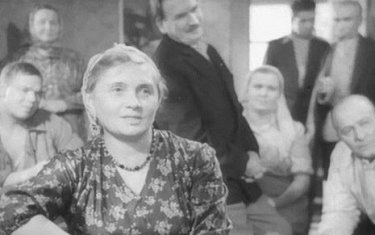 Ол адамдардың аузына сұқпалағанын көргенді ұнатады.